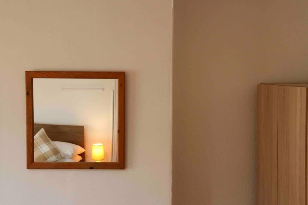 Cheerful 2 Bedroom Residential Home - Free Parking Leeds  Bagian luar foto